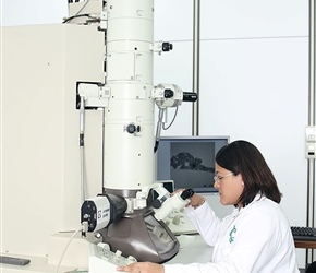 07-Microscopio-Electrónico-de-Transmisión.jpg